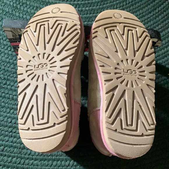 UGG girls boots size:4 tan/pink trim very cute! - Picture 8 of 9